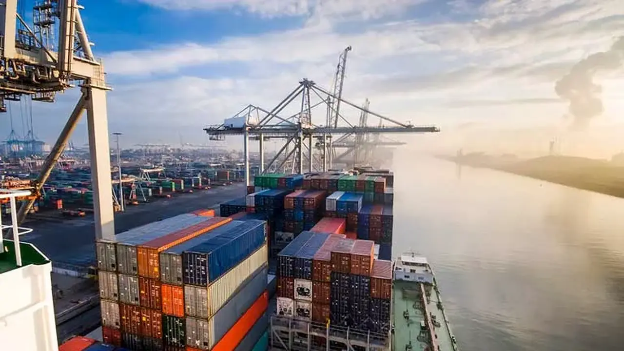 ارتفاع عجز الميزان التجاري بنسبة 15% خلال شهر يناير الماضي في مصر